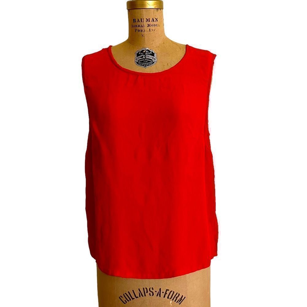 Red Phool Crepe Sleeveless Blouse Tank